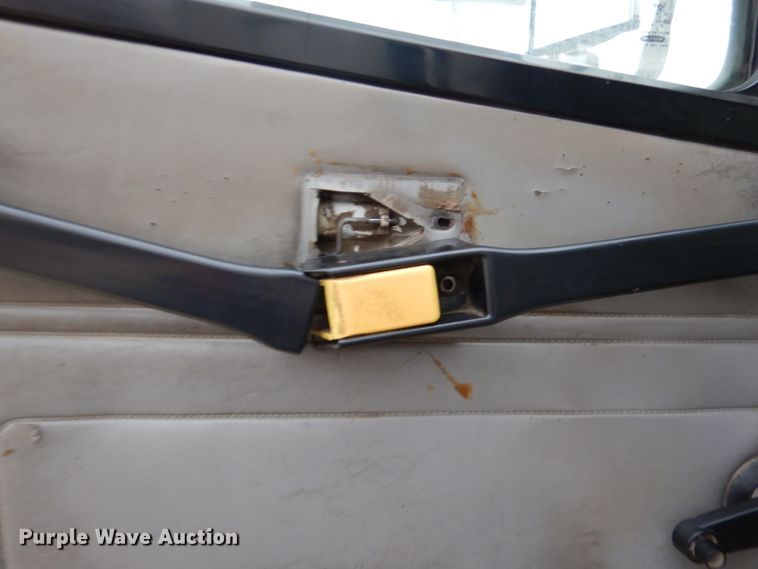 image for item DL4854 2000 Freightliner FL80  refuse truck