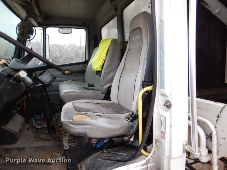 image for item DL4854 2000 Freightliner FL80  refuse truck