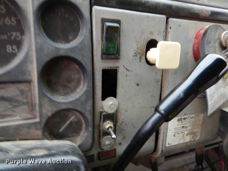 image for item DL4854 2000 Freightliner FL80  refuse truck