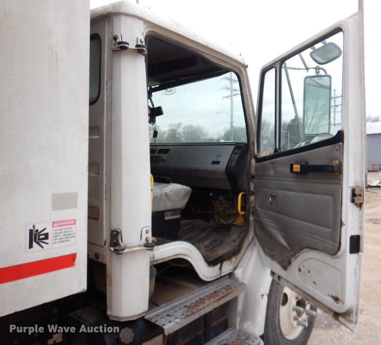 image for item DL4854 2000 Freightliner FL80  refuse truck