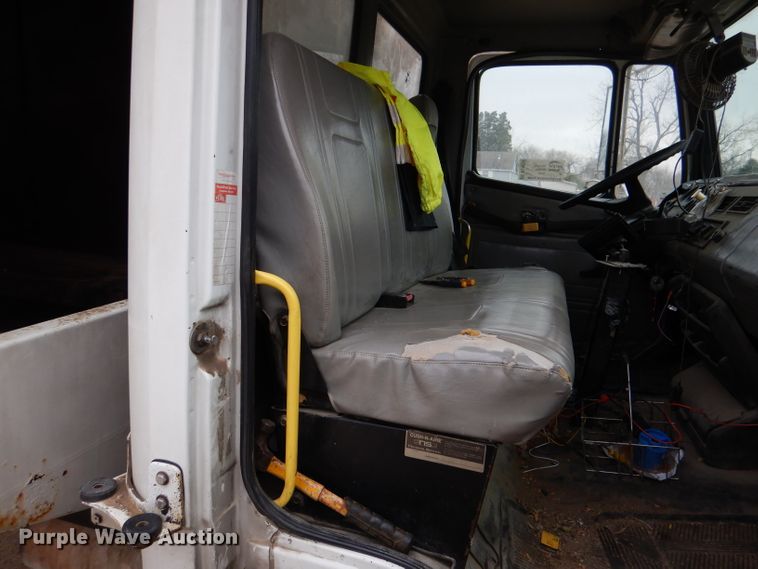 image for item DL4854 2000 Freightliner FL80  refuse truck