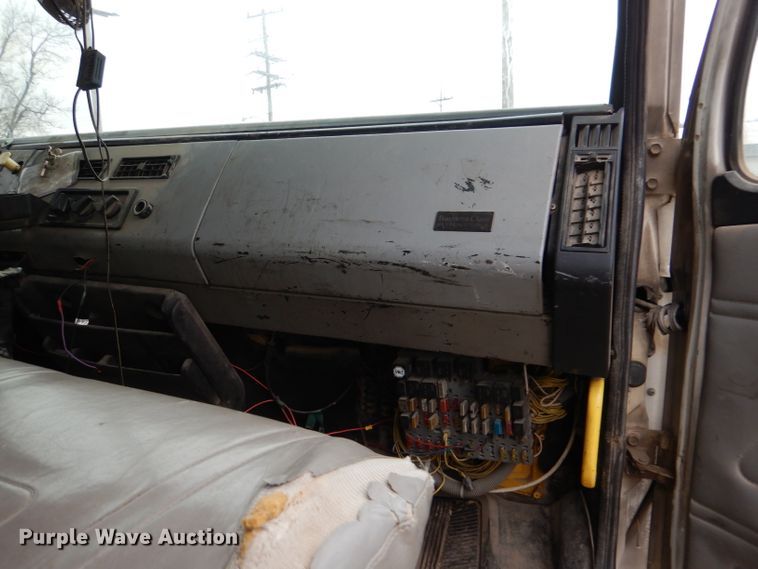 image for item DL4854 2000 Freightliner FL80  refuse truck