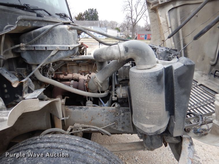 image for item DL4854 2000 Freightliner FL80  refuse truck