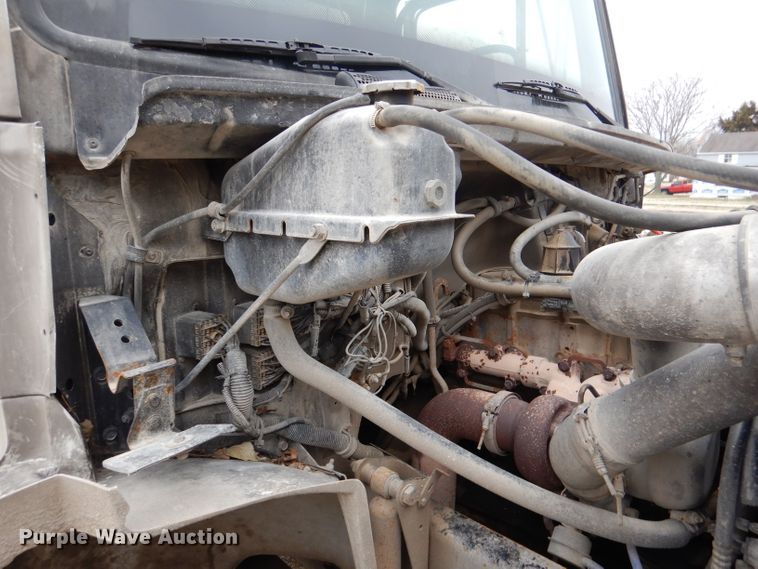 image for item DL4854 2000 Freightliner FL80  refuse truck