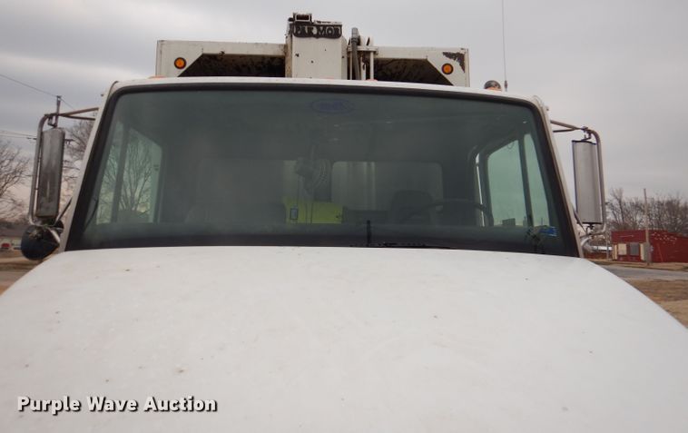 image for item DL4854 2000 Freightliner FL80  refuse truck