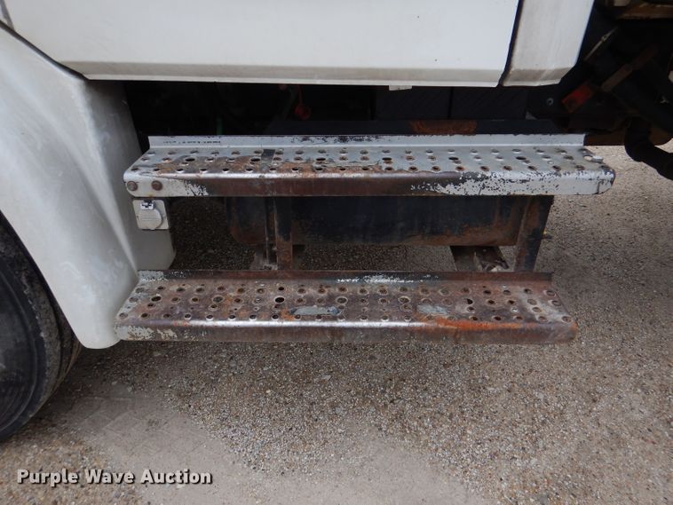 image for item DL4854 2000 Freightliner FL80  refuse truck