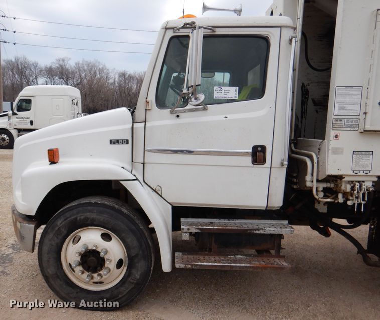image for item DL4854 2000 Freightliner FL80  refuse truck