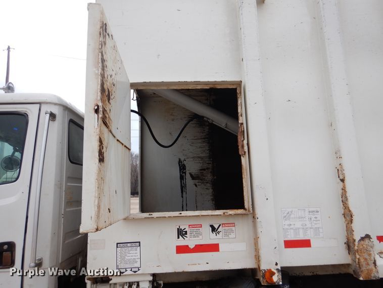 image for item DL4854 2000 Freightliner FL80  refuse truck