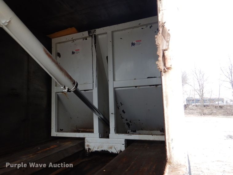 image for item DL4854 2000 Freightliner FL80  refuse truck