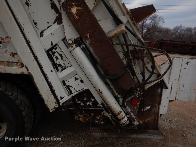 image for item DL4854 2000 Freightliner FL80  refuse truck