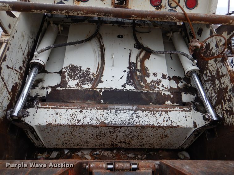 image for item DL4854 2000 Freightliner FL80  refuse truck