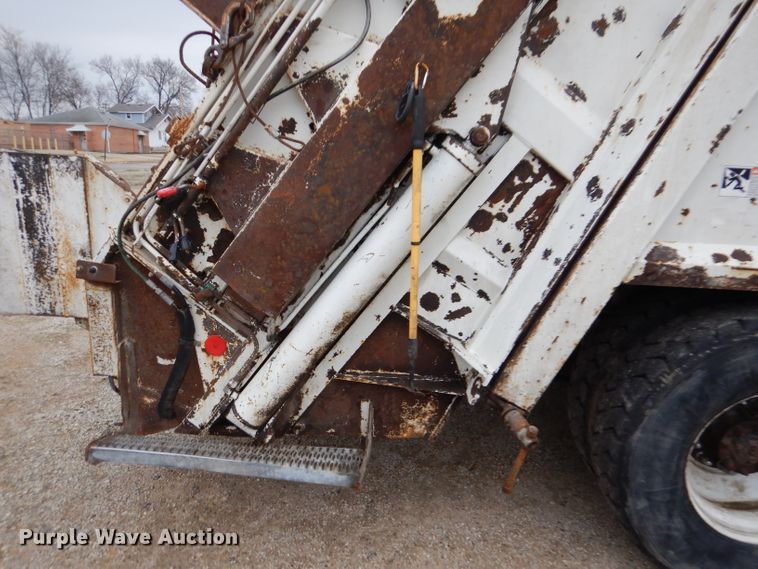 image for item DL4854 2000 Freightliner FL80  refuse truck