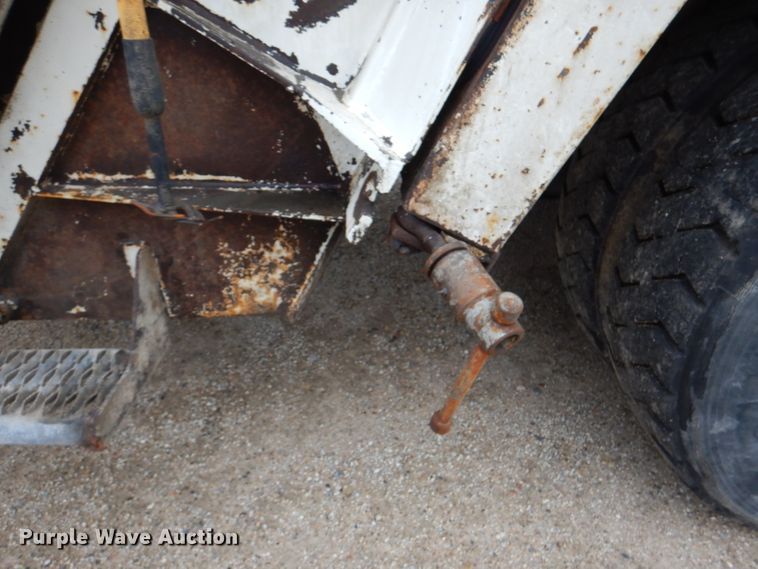 image for item DL4854 2000 Freightliner FL80  refuse truck