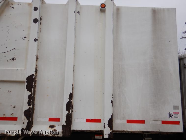 image for item DL4854 2000 Freightliner FL80  refuse truck