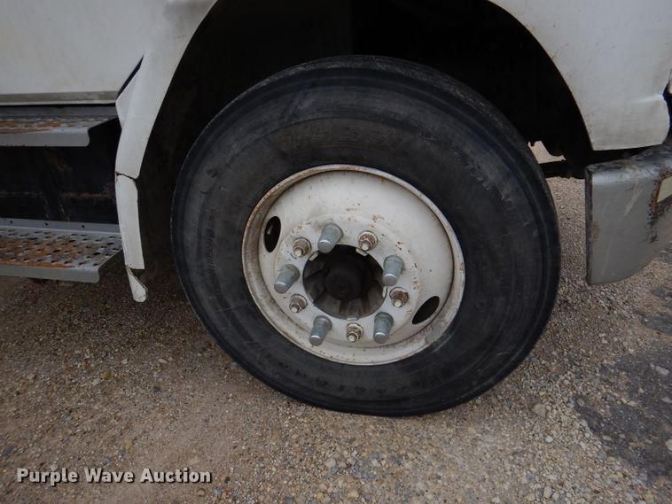 image for item DL4854 2000 Freightliner FL80  refuse truck