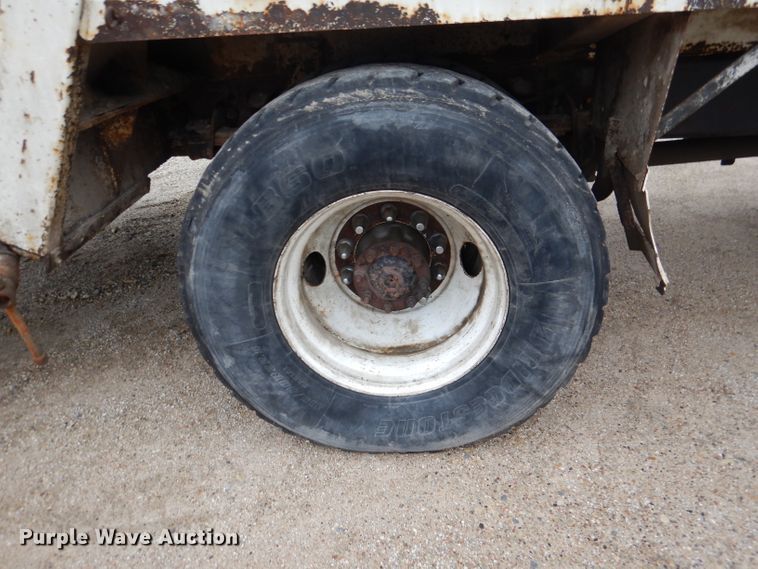 image for item DL4854 2000 Freightliner FL80  refuse truck