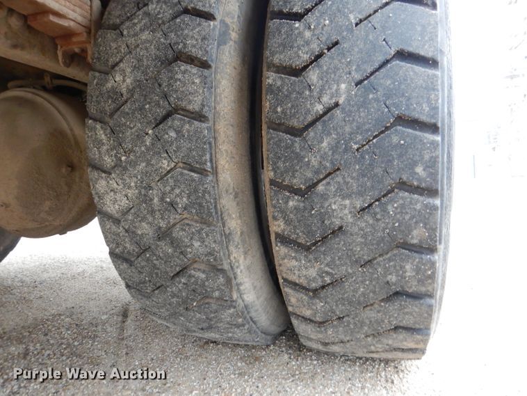 image for item DL4854 2000 Freightliner FL80  refuse truck