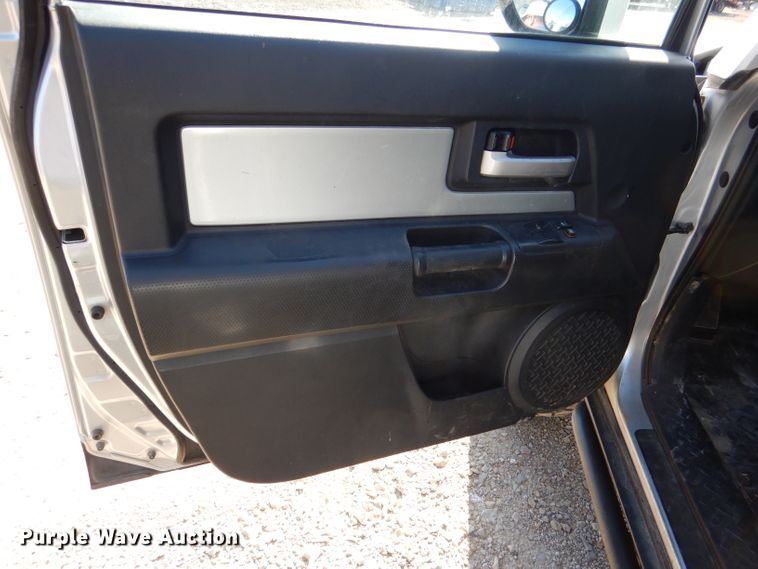 image for item DL4945 2007 Toyota FJ Cruiser  SUV