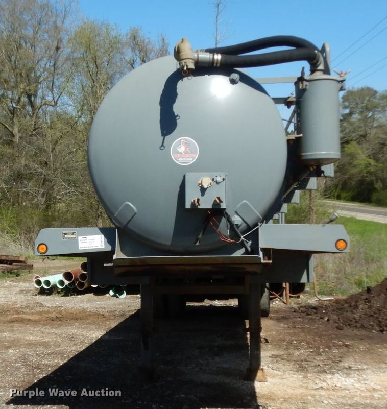 image for item DM2869 2011 Dragon 130BBL vacuum trailer