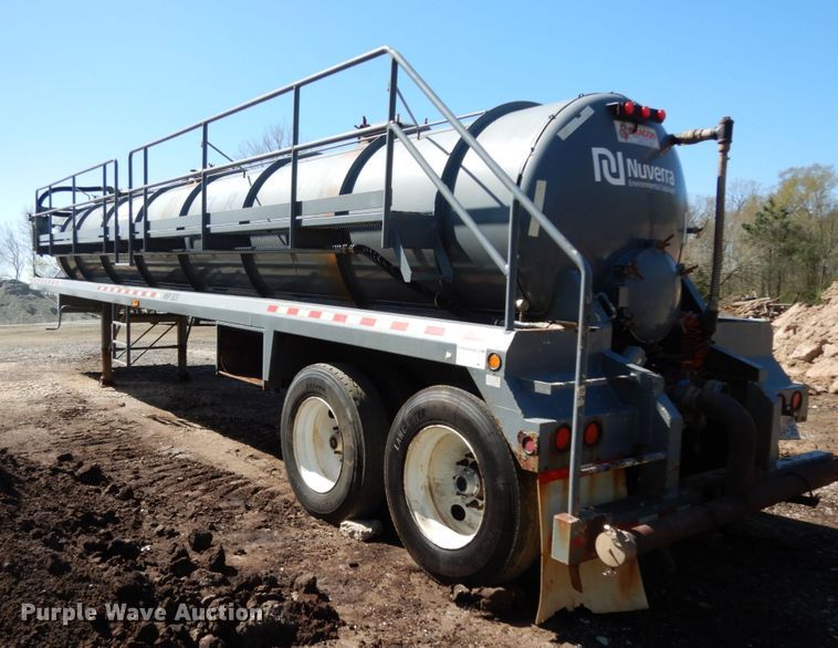 image for item DM2869 2011 Dragon 130BBL vacuum trailer
