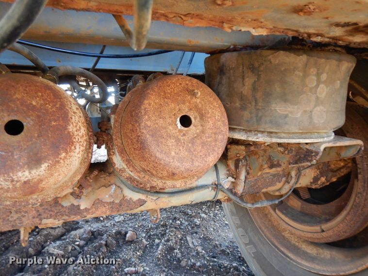 image for item DM2869 2011 Dragon 130BBL vacuum trailer