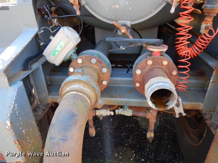 image for item DM2869 2011 Dragon 130BBL vacuum trailer