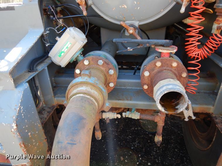 image for item DM2869 2011 Dragon 130BBL vacuum trailer