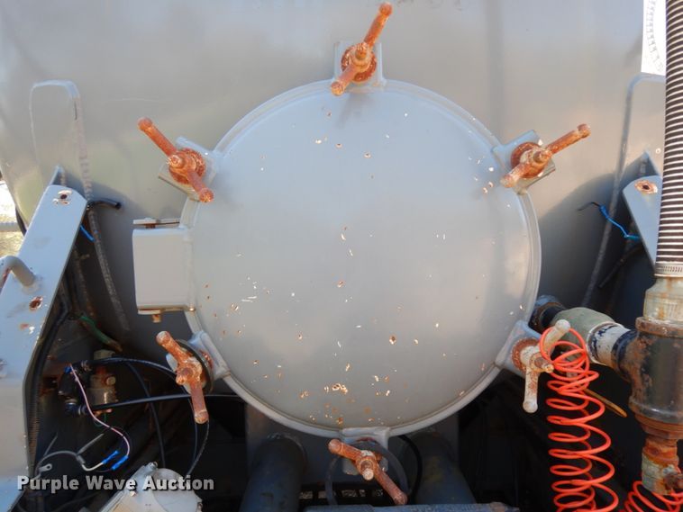 image for item DM2869 2011 Dragon 130BBL vacuum trailer