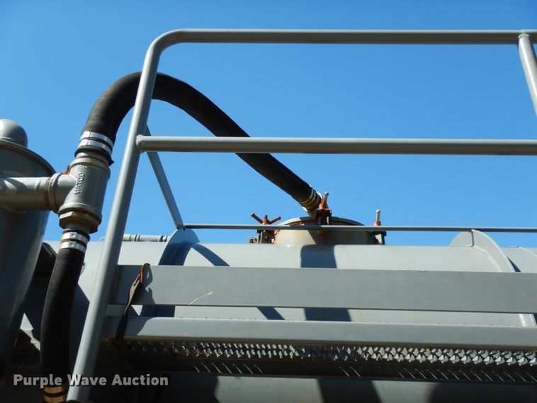 image for item DM2869 2011 Dragon 130BBL vacuum trailer