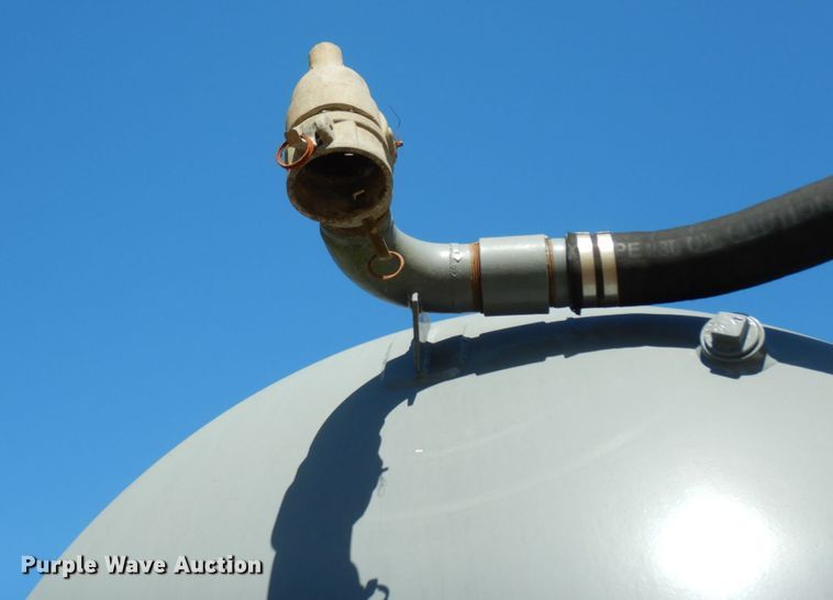 image for item DM2869 2011 Dragon 130BBL vacuum trailer