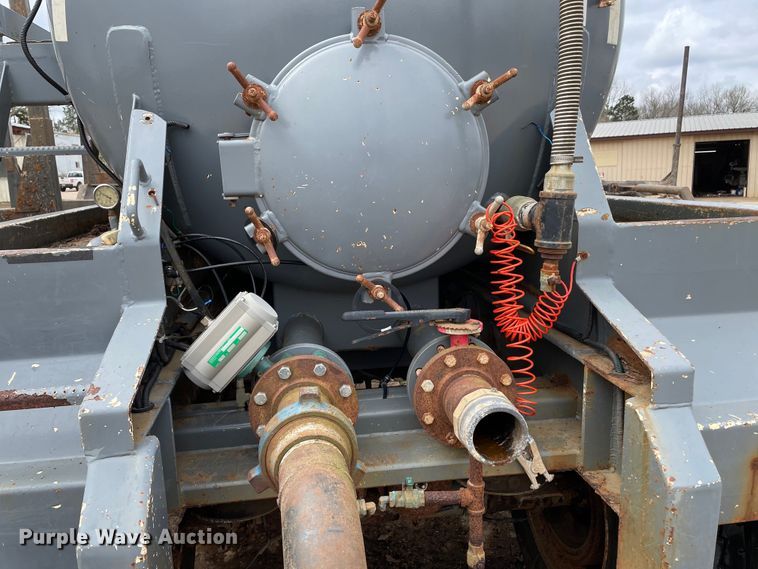 image for item DM2869 2011 Dragon 130BBL vacuum trailer