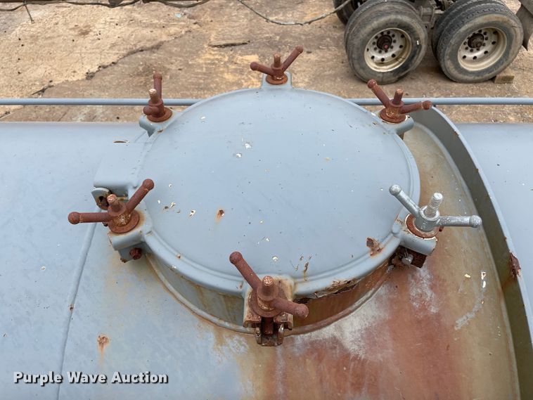 image for item DM2869 2011 Dragon 130BBL vacuum trailer