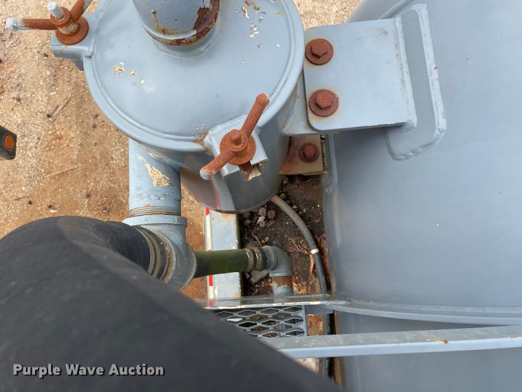 image for item DM2869 2011 Dragon 130BBL vacuum trailer