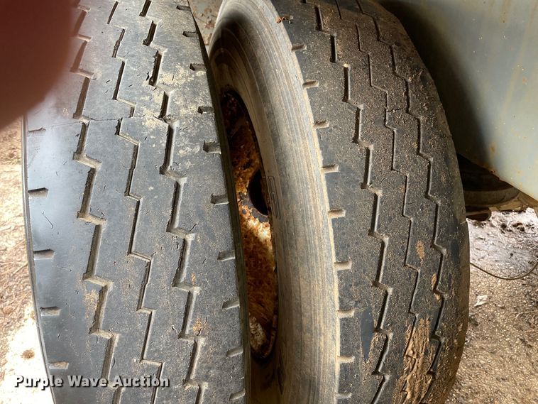 image for item DM2869 2011 Dragon 130BBL vacuum trailer