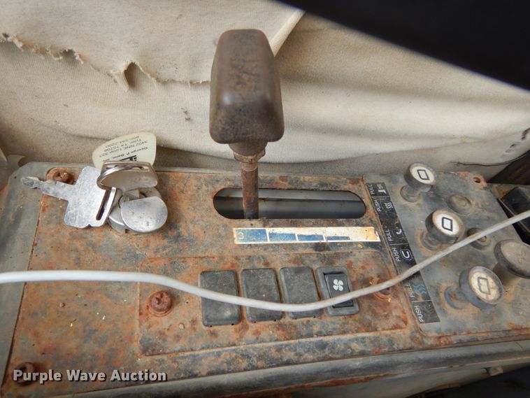 image for item DM2870 1993 Kobelco SK200LC  excavator