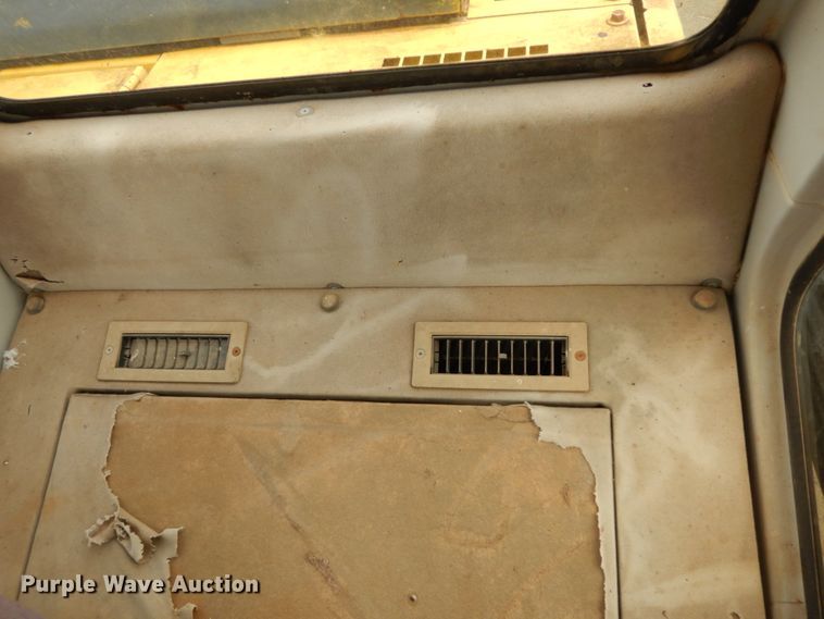 image for item DM2870 1993 Kobelco SK200LC  excavator