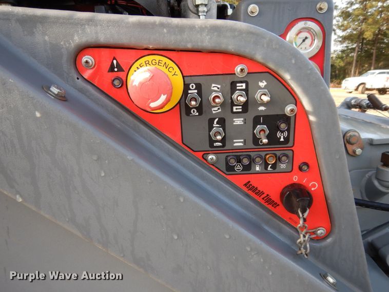 image for item DM2872 2014 Asphalt Zipper AZ600/B260  cold planer