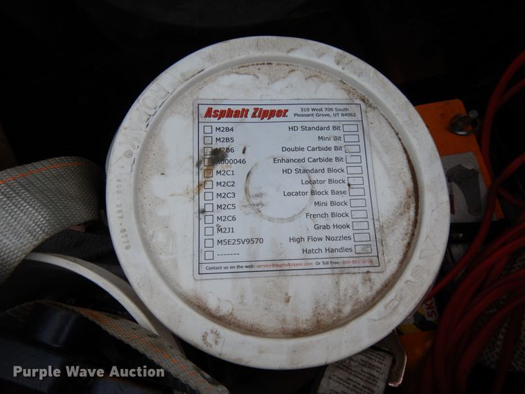 image for item DM2872 2014 Asphalt Zipper AZ600/B260  cold planer