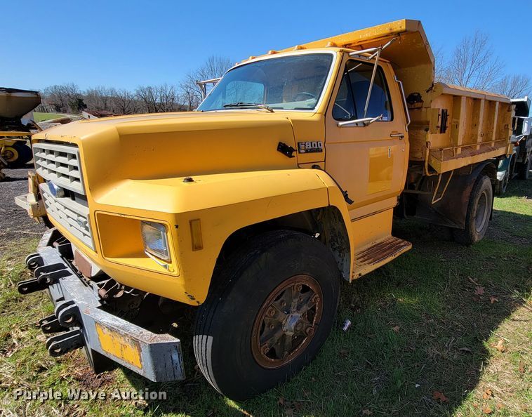 image for item FL9102 1990 Ford F800  dump truck