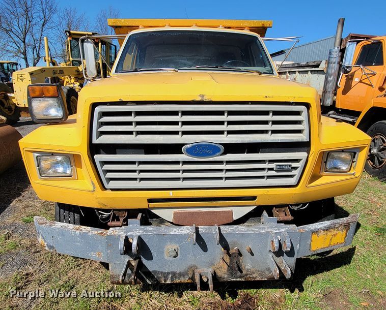 image for item FL9102 1990 Ford F800  dump truck