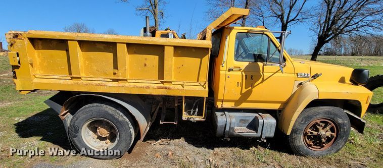 image for item FL9102 1990 Ford F800  dump truck