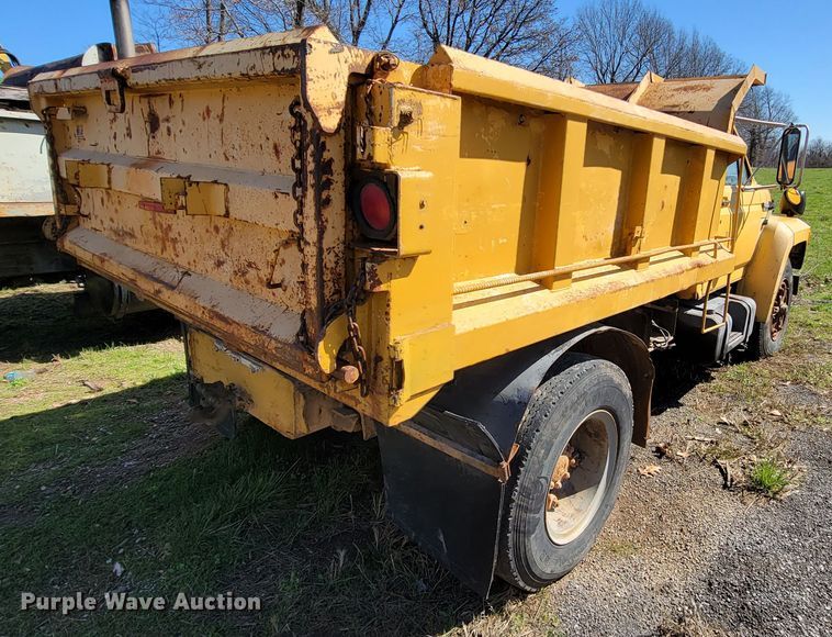 image for item FL9102 1990 Ford F800  dump truck