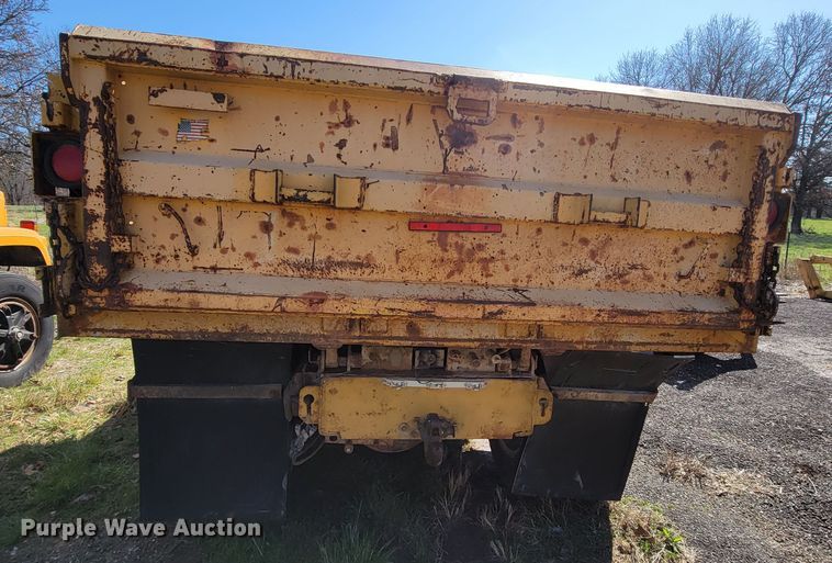 image for item FL9102 1990 Ford F800  dump truck