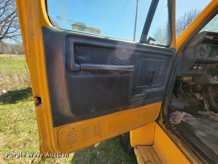 image for item FL9102 1990 Ford F800  dump truck