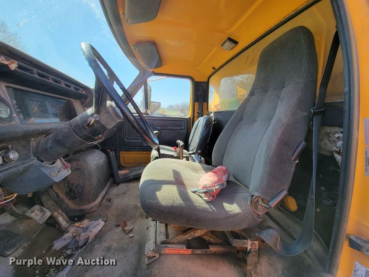 image for item FL9102 1990 Ford F800  dump truck