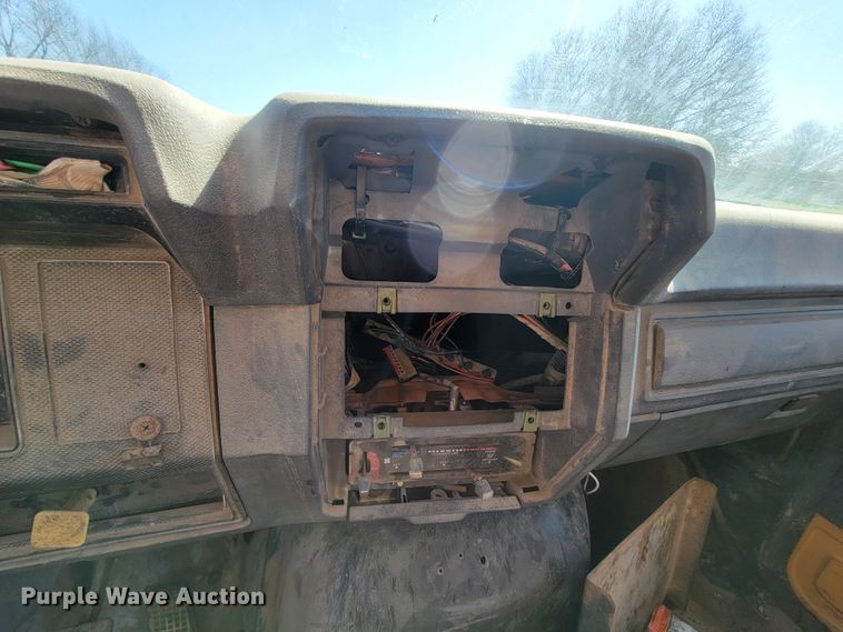 image for item FL9102 1990 Ford F800  dump truck