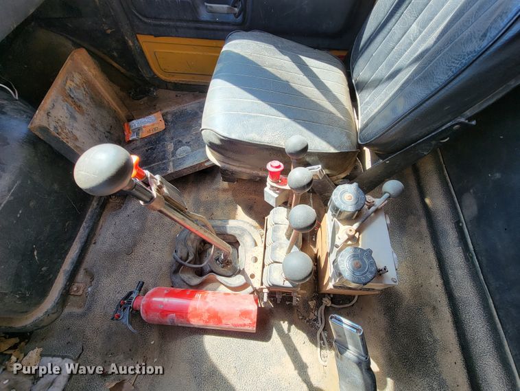 image for item FL9102 1990 Ford F800  dump truck