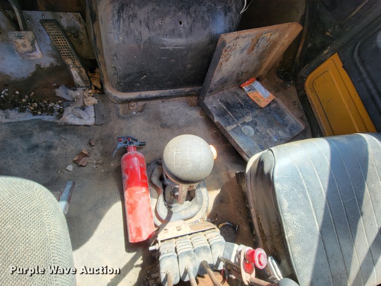 image for item FL9102 1990 Ford F800  dump truck