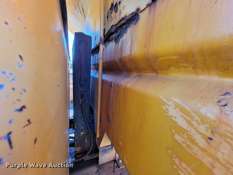 image for item FL9102 1990 Ford F800  dump truck