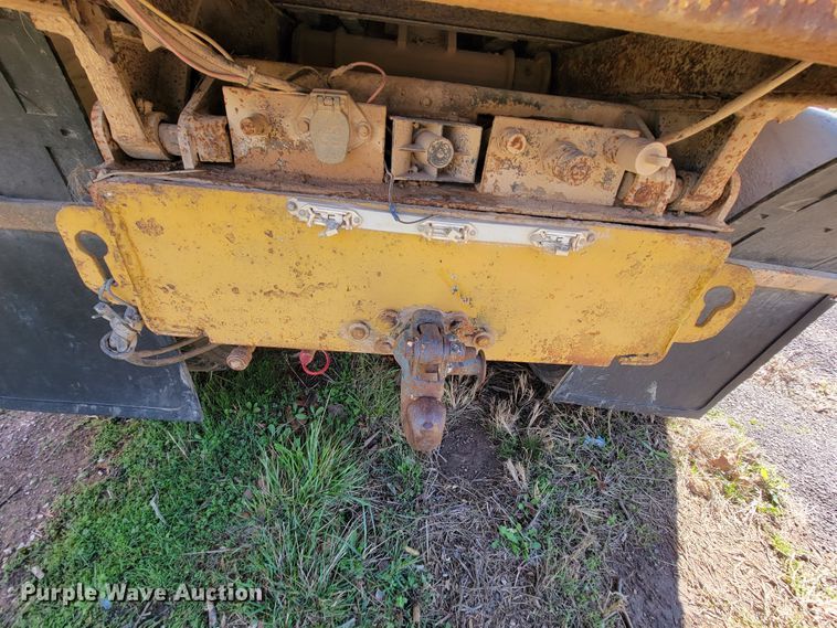 image for item FL9102 1990 Ford F800  dump truck